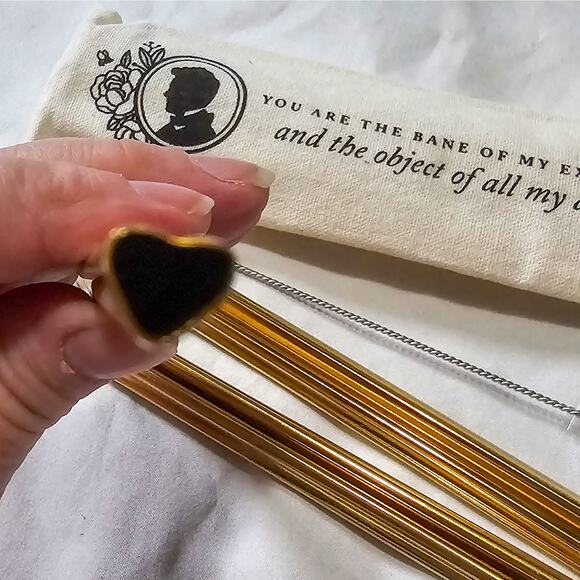 Owlcrate New Bridgerton inspired heart shaped straw set - Picture 5 of 6